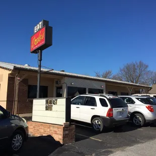 See!  It's just a diner, but what a treasure for Grove!