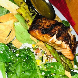 Grilled Salmon Spinach Salad