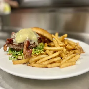Draper&apos;s Deluxe Angus Burger