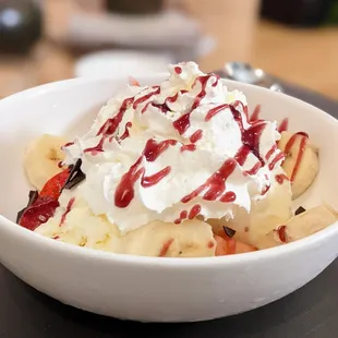 High Road Ice Cream Sundae. $8. Vanilla sea salt ice cream, banana, candied pecans, chocolate truffle sauce.