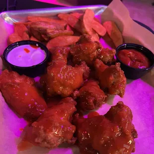 Buffalo wings &amp; potato wedges!