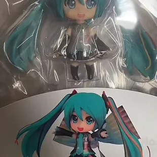 BEWARE! MOST OF THE NENDOROIDS THEY HAVE ARE BOOTLEGS