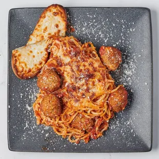 Classic Red Sauce with Meatballs, served with Garlic Bread.