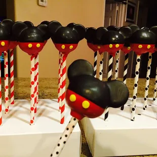 Mickey Mouse cake pops
