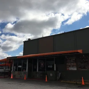 Restaurant building side view from parking lot.