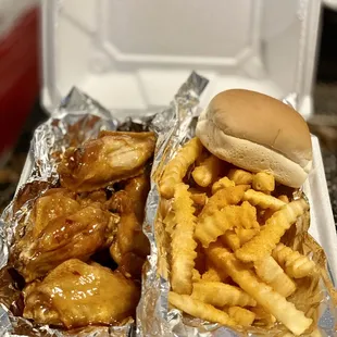 food, bbq chicken, fried chicken, chicken, bbq wings, chicken wings, chicken wings and fried chicken, fried chicken wings, poultry