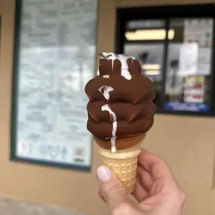 a hand holding an ice cream cone