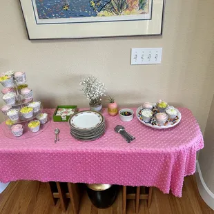 Baby shower cupcakes!