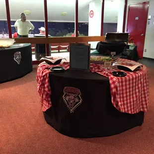 They have buffet and pop corn and desserts at half time.