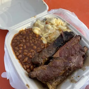 Ribs with Mac n Cheese with Beans