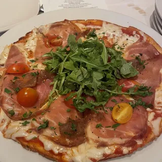 Arugula and Prosciutto Pizza