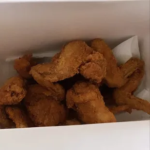 food, fried chicken wings, poultry, bbq wings, chicken wings, fried chicken, bbq chicken, chicken wings and fried chicken, chicken