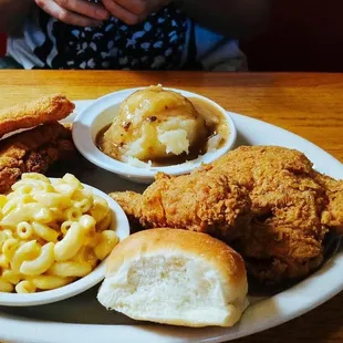 Fried catfish, fried chicken, mashed potatoes and mac n cheese.