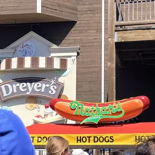 Dreyer&apos;s signage