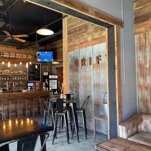 Quiet time midweek lunchtime