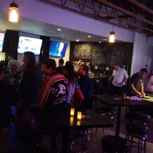 Always a grwat crowd here! Tons of screens, jukebox for whatever music you like. Nice lighting. Clean &amp; spacious.