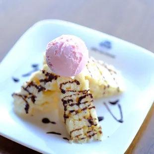 Soft cracker with ice cream