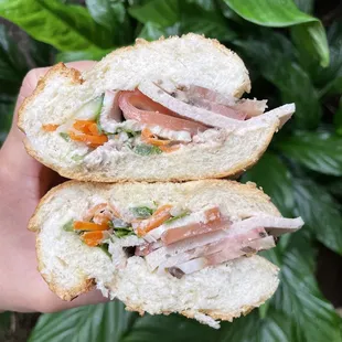 dac biet banh mi