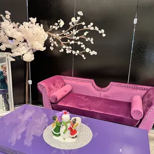 such a sweet sitting area!