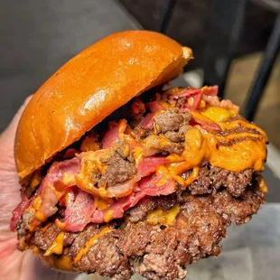 DUI Burger (Instagram: foodwithbros)