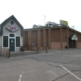 the outside of the restaurant