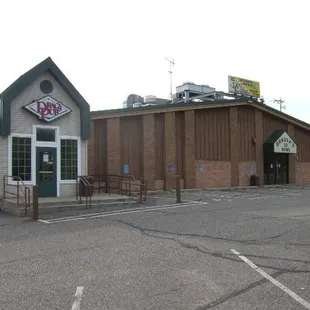 the outside of the restaurant