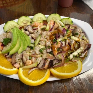 Camarones con cayo de ancha y pulpo