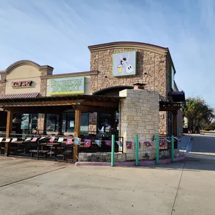 the outside of a restaurant