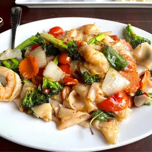 Lunch with Allen at Drunken Noodle!  PAD THAI!