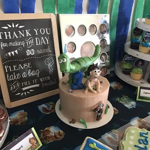 Arlo and Spot smash cake!