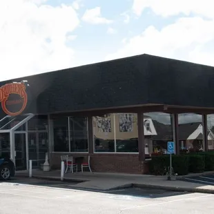 the outside of the restaurant