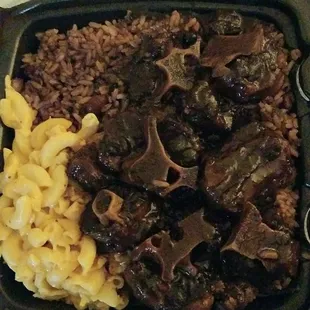 Oxtails with rice and mac and cheese