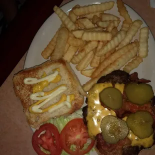 Bacon cheeseburger with fries delicious!!