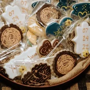 Wedding cookies (outdoor rustic theme)