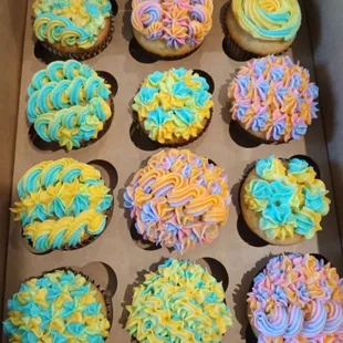 Vanilla cupcakes with vanilla buttercream frosting!!