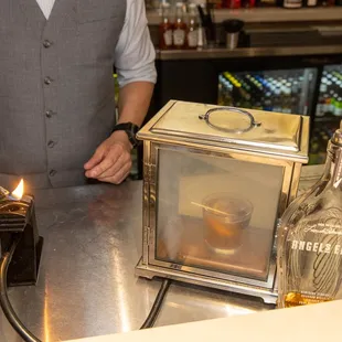 sushi and sashimi, interior