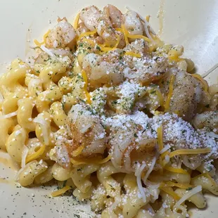 Mac n cheese with Cajun rubbed shrimp