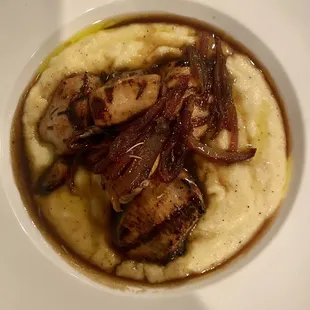 Chicken with polenta and caramelized onions