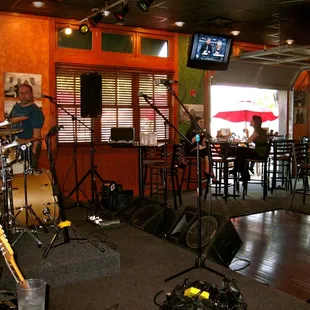 a band playing in a restaurant