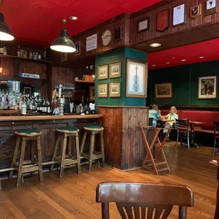 Side Bar and Dining