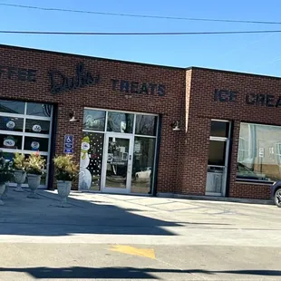 the outside of a restaurant