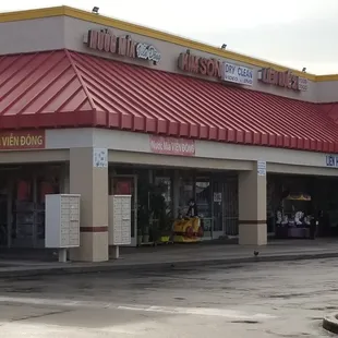 Where most of vietnamese know. It can be ship to every where in US and I did send to Canada in the same day. Love it