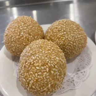 Sesame balls with sweet bean paste