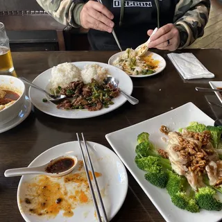 Stir-Fried Beef with Cilantro