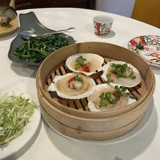 Steam Scallop with Minced Garlic and Clear Noodle