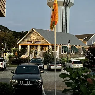 Shop during sunset (closed) against the backdrop of the Duck water tower