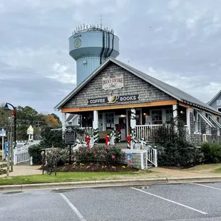 All decked out for the holidays - so festive. Open during off season with decent hours. A hot treat in the winter - can&apos;t beat it!