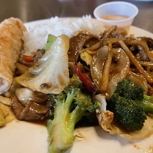Szechuan beef lunch combo (includes rice and an eggroll)