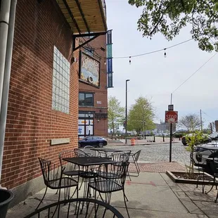 the outside of the restaurant