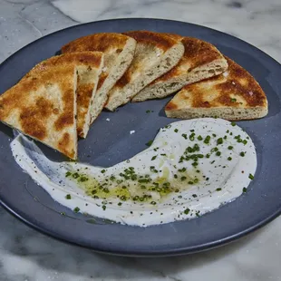 Whipped Ricotta 
olives
housemade flatbread, honey, olive oil, black pepper